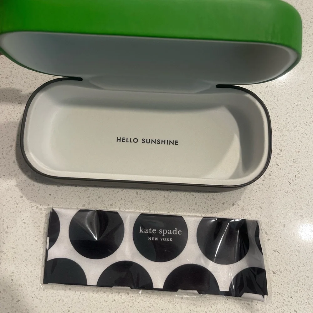 Kate spade Green Hard Shell Eyewear Case with Polka Dot Cloth